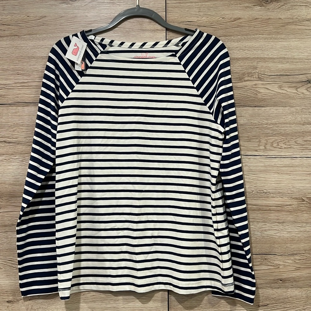 Vineyard vines Women long shelves top m new